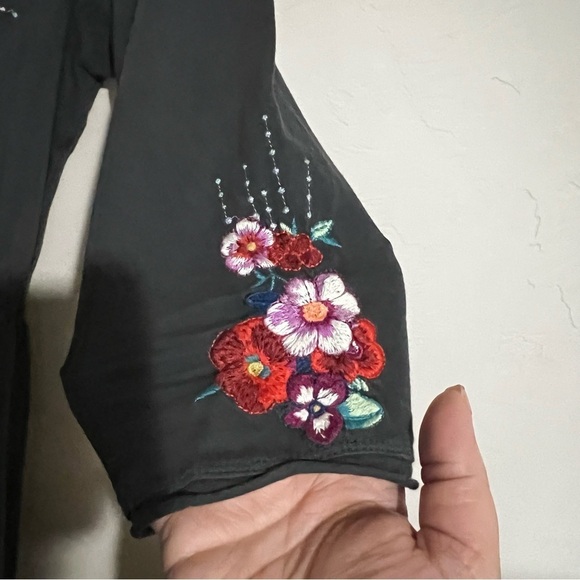 Johnny Was JW LA Gray Floral Embroidered Boho Peasant Dress - Picture 5 of 11